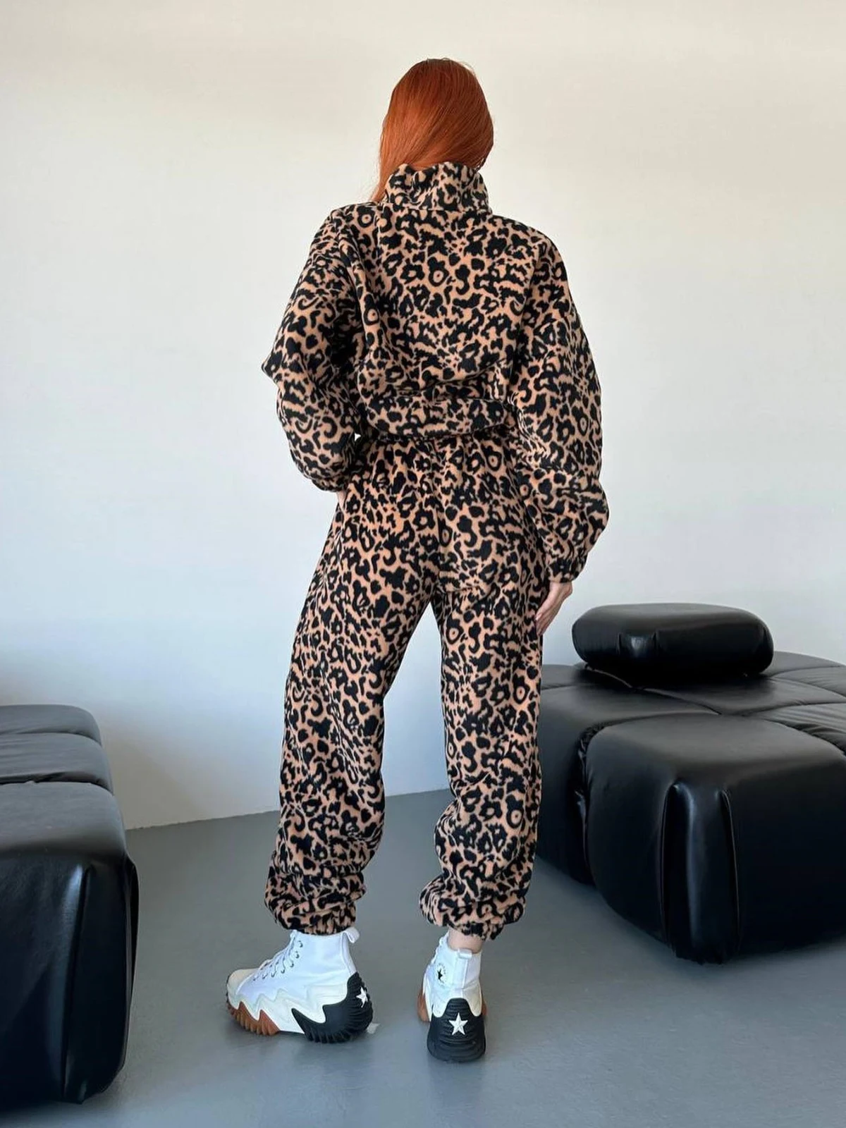 Conjunto de suéter com zíper e estampa de leopardo solta para moda feminina. Conforto e estilo em uma única peça, perfeito para o dia a dia. — foto 5