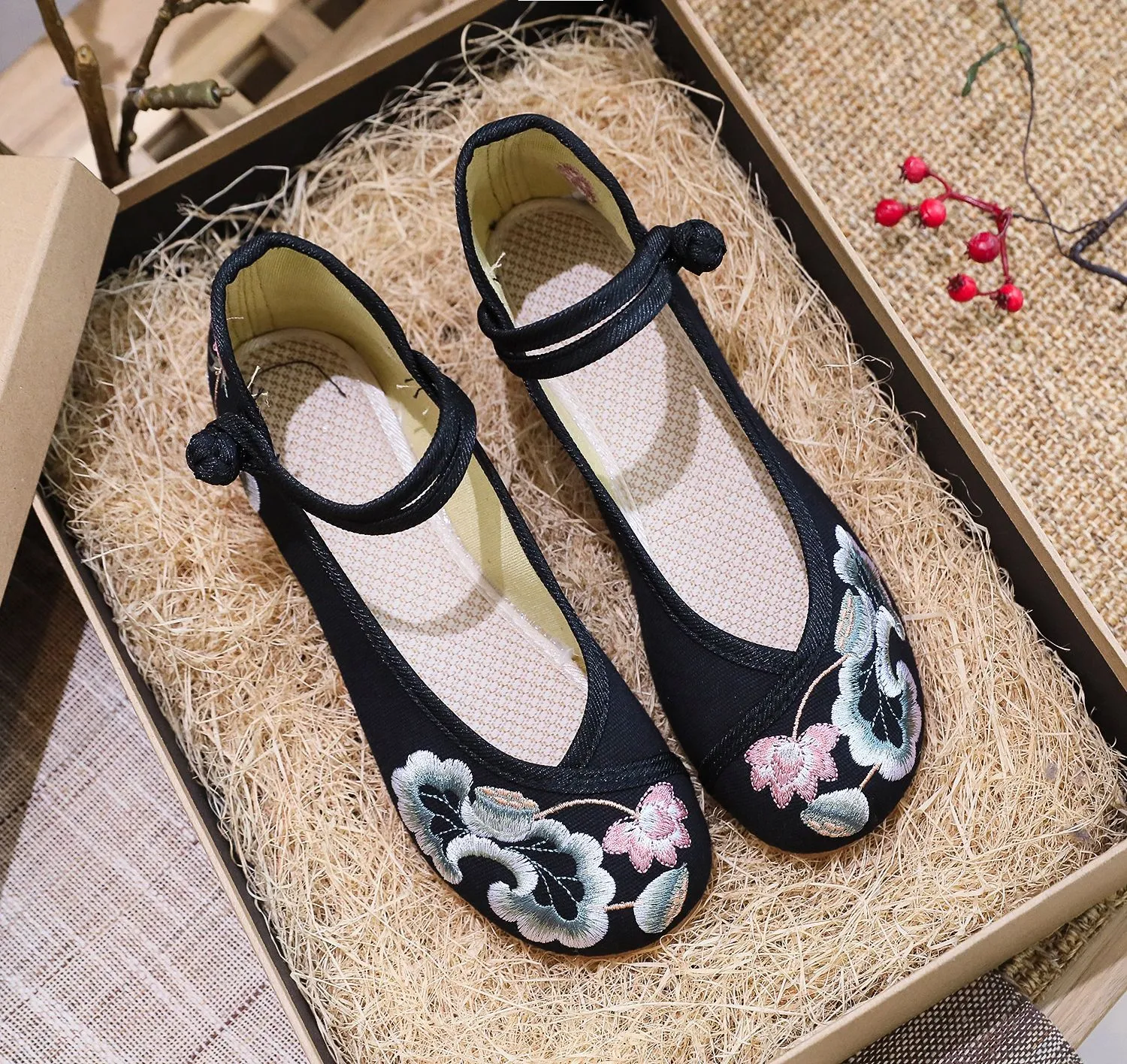 Embroidered Flower Pumps for Women, designed to match your Cheongsam. Enhance your style with these elegant and traditio — photo 40