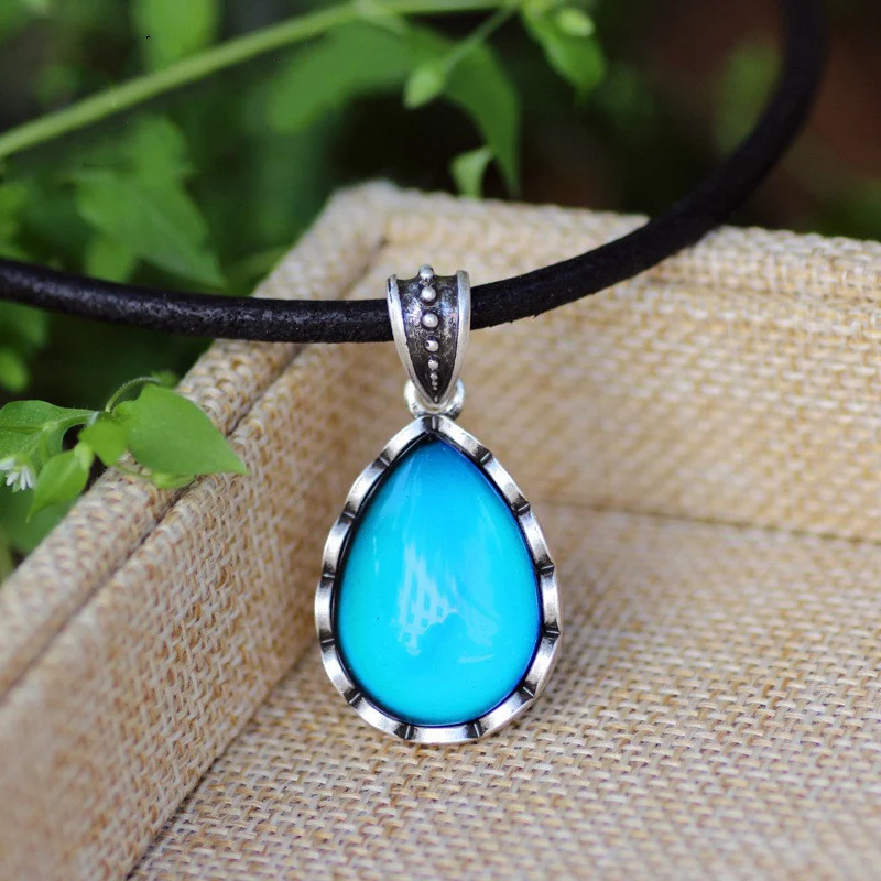 Collana che cambia la temperatura delle gocce d'acqua — foto 5