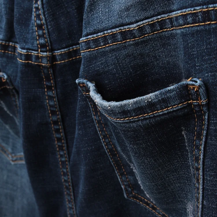 Vaqueros holgados de mujer de talla grande, cómodos y versátiles para un look relajado. Jeans sueltos de cintura alta, perfectos para diario. — foto 3