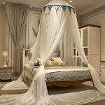 Mosquiteiro de teto triangular com cúpula e bolas de pelo, fixação por sucção, cortina de cama, proteção contra mosquitos. — foto 2