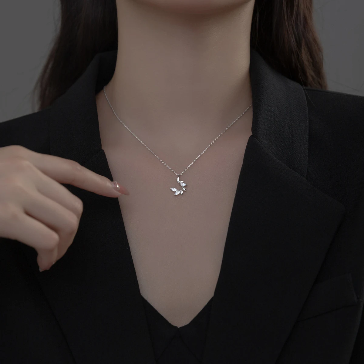 Colar Trigo do Pequeno Príncipe em Prata 925 para mulheres, um acessório elegante e charmoso, perfeito para usar em qualquer ocasião. — foto 4