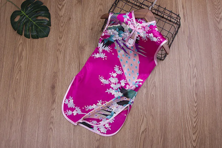 Kinder Tang-pak cheongsam nieuw meisje cheongsam jurk. Prachtige traditionele Chinese jurk voor meisjes, ideaal voor speciale gelegenheden en feestjes. Comfortabel en stijlvol. — foto 8