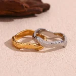 Anel de Aço Titânio Retro Elegância para Mulheres. Joia de moda com design vintage, presente ideal, confortável, resistente e estiloso — foto 2