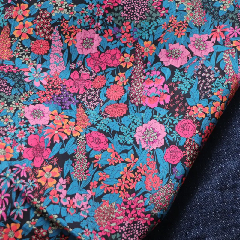 Tecido 100% algodão de alta contagem com impressão digital. Perfeito para roupas e decoração. Experimente suavidade e designs únicos. — foto 6