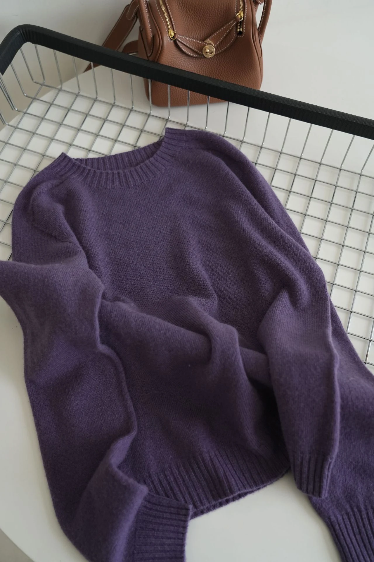 Title 20, Maglione base pullover ampio e morbido in pura ...