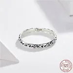Anel vintage com padrões exclusivos, um acessório elegante para realçar seu estilo com detalhes antigos e um toque de sofisticação. — foto 1