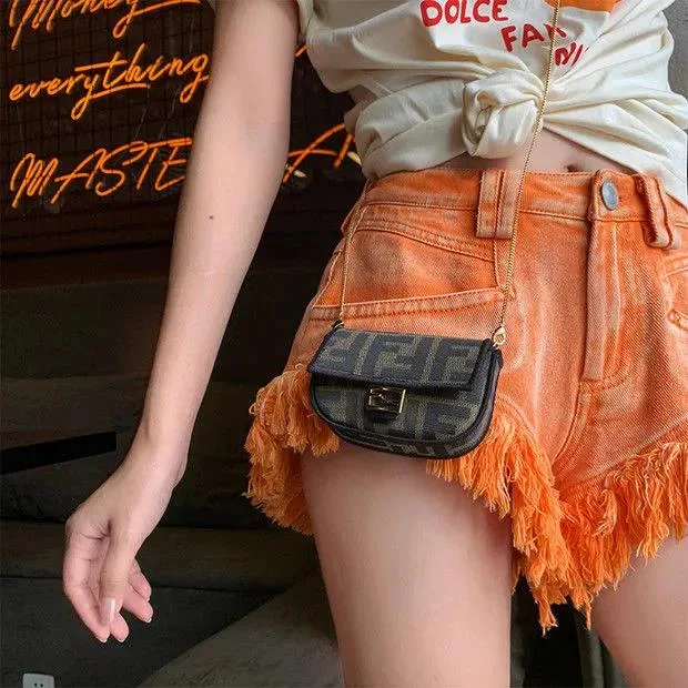 Title 3, Pantaloncini di jeans a vita alta da donna tagl...