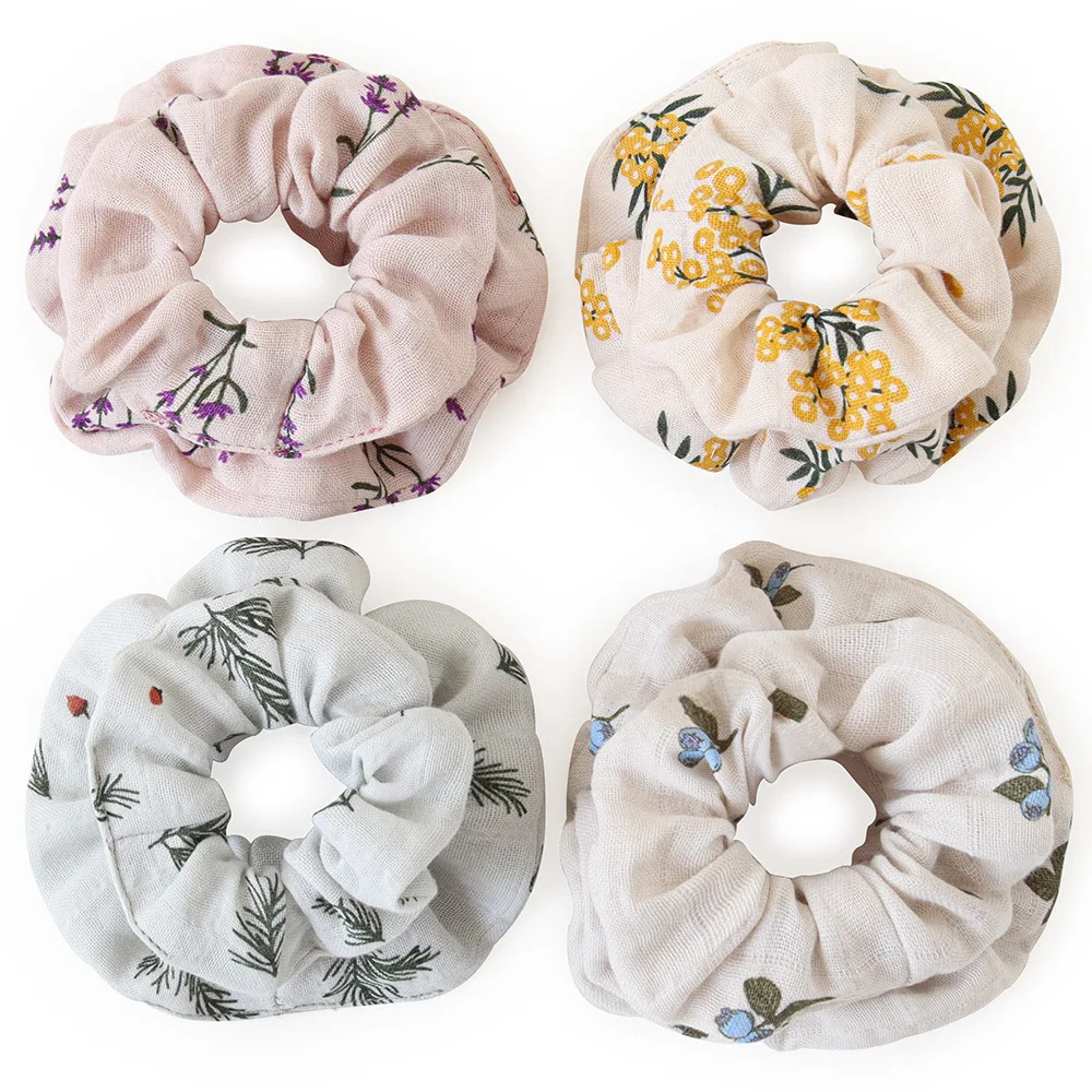 Conjunto de presilhas de cabelo mãe e filha com flor na cabeça. Cabelos combinando para momentos especiais. Lindos laços para um visual harmonioso e charmoso. — foto 7
