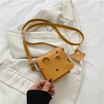 Bolsa de Queijo Fashion Feminina Expresse sua personalidade com esta bolsa única e estilosa, perfeita para carregar o essencial com charme. — foto 4
