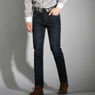 Rechte jeans voor dames, comfort en stijlvol. Veelzijdige jeans voor een casual en elegante look, perfect voor dagelijks gebruik en meer. — foto 1