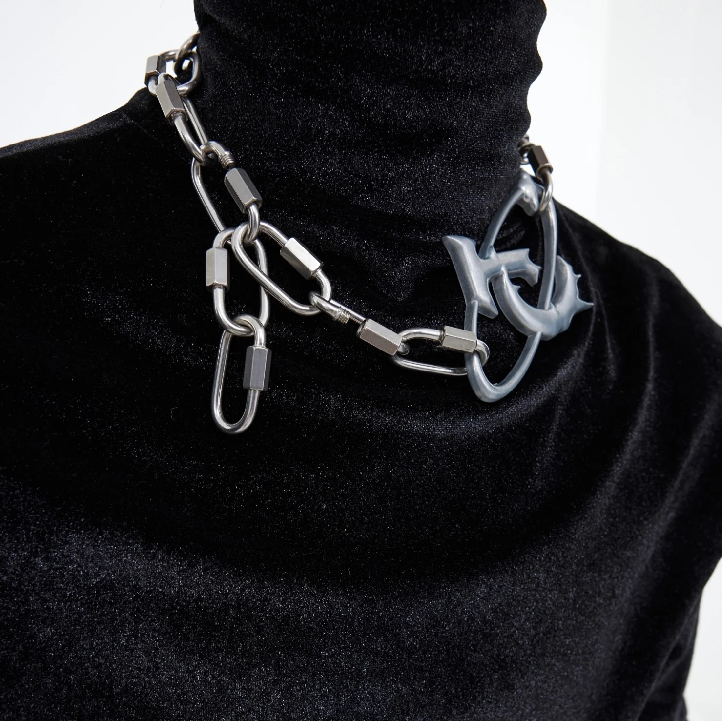 Colar Original de Metal Industrial Pesado com Fechadura de Nicho. Design exclusivo. Combine estilo e segurança com este acessório marcante e duradouro. — foto 10