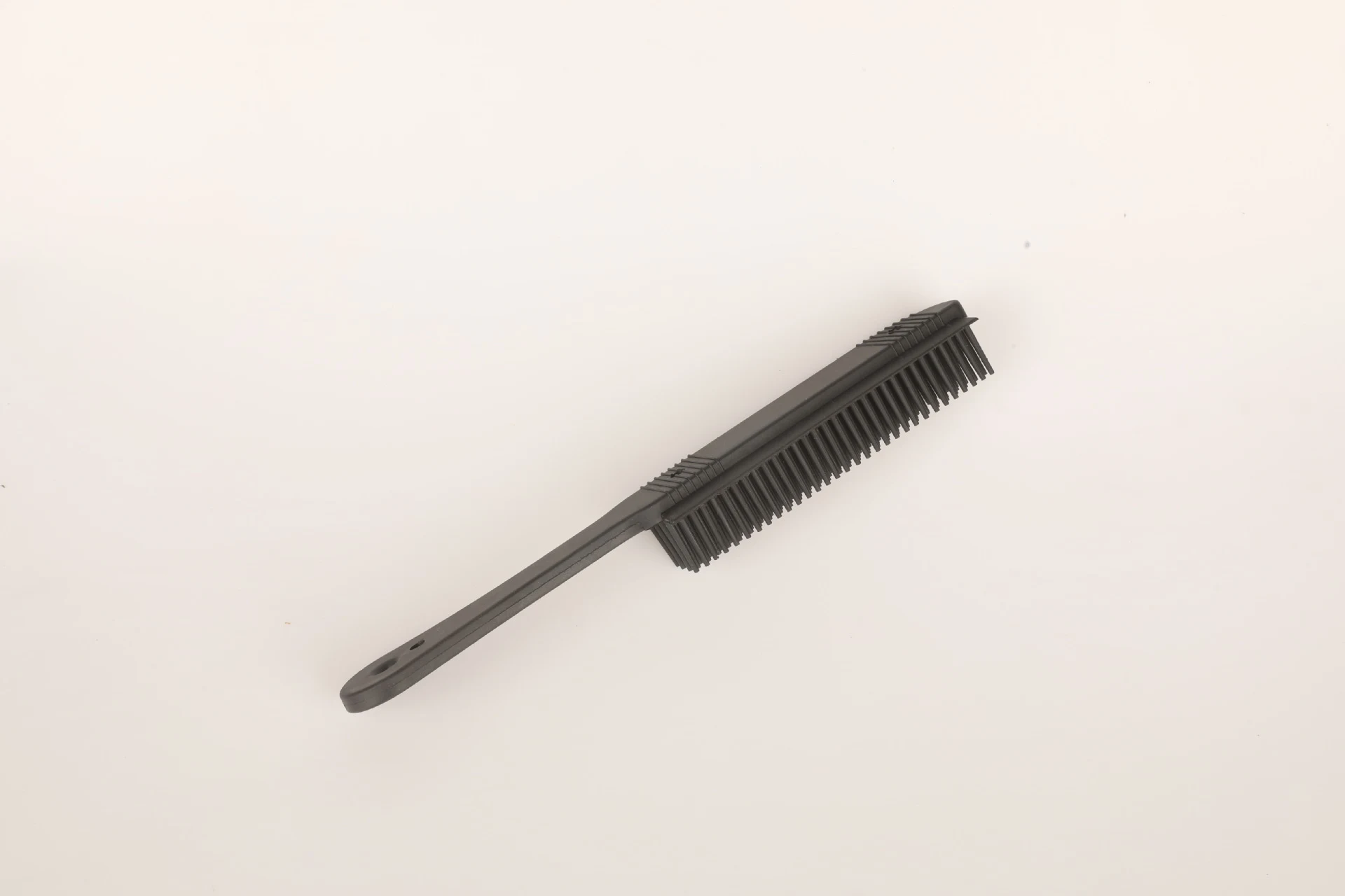 Title 4, Flexible cleaning handle with scraping strip an...