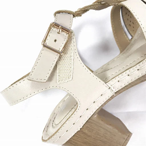 Title 9, Plus Size sandalen met dikke hak en metalen ges...