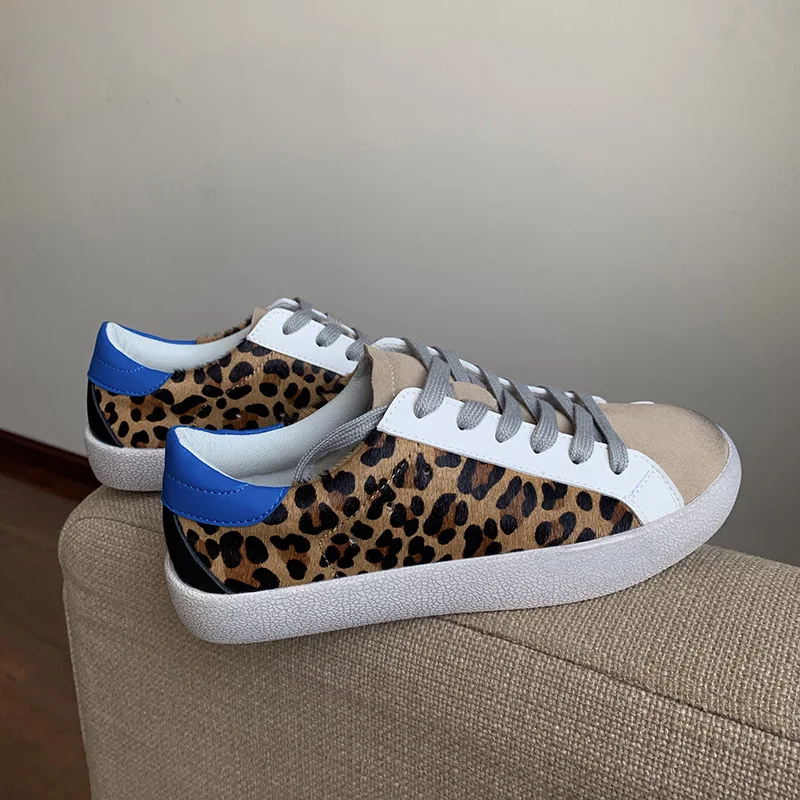 College style flat bottom pumps for leisure and sports. Comfortable and stylish footwear perfect for everyday activities — photo 12