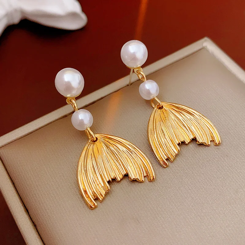 Brincos simples de borla de pérolas Fishtail Silver Needle, delicados e charmosos, adicionam um toque de elegância sutil, perfeitos para uso diário. — foto 14