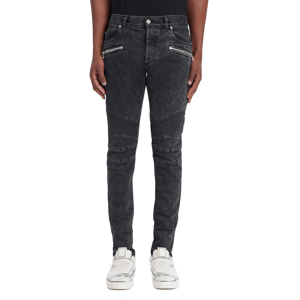 Jeans rasgada com design estiloso e elástico, com pregas personalizadas e modernas. Conforto e moda em perfeita harmonia. — foto 5