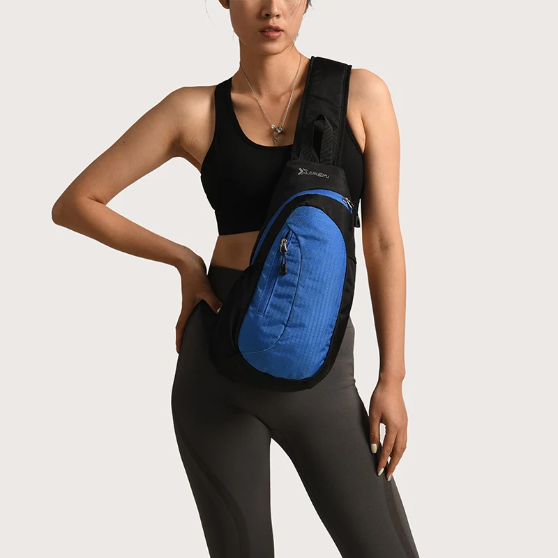 Bolsa de ombro esportiva e de lazer, grande capacidade, à prova d'água. Perfeita para viagens, oferece espaço e proteção para seus pertences. — foto 4