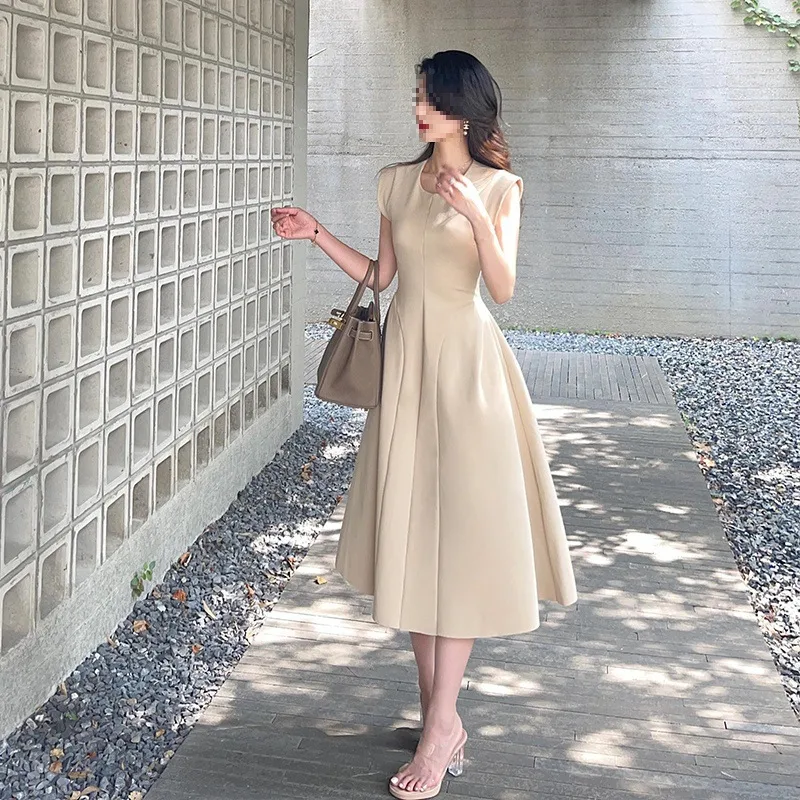 Title 3, Slimming Elegant Classic Streamline Design Summ...