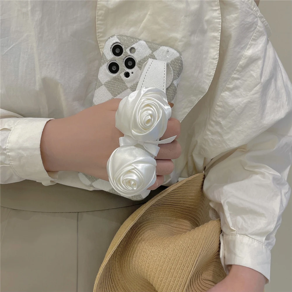 Capinha de celular com pulseira e rosa branca com diamantes, proteção elegante e estilo para seu smartphone, fácil de usar — foto 7