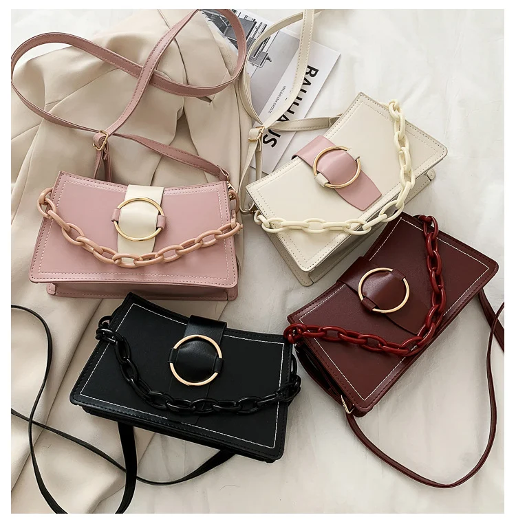 Bolsa de corrente de verão, estilo francês, para usar no braço. Leve seus pertences com elegância e frescor durante os dias ensolarados. Perfeita para o verão. — foto 1
