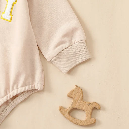 Title 9, Rompers Triângulo Infantil com Estampas de Letr...