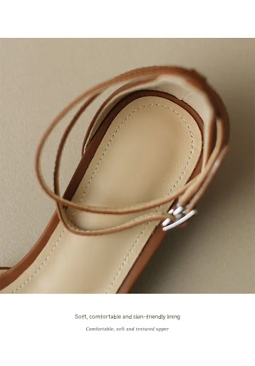 Title 6, Cross Buckle Hollow Pumps van rundleer voor dam...