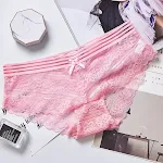 Kadın Düşük Bel Dantel Oyuklu Külot, seksi ve rahat iç çamaşırı. Günlük kullanımınız için şık ve nefes alabilen bir tasarımın keyfini çıkarın. — Fotoğraf 1