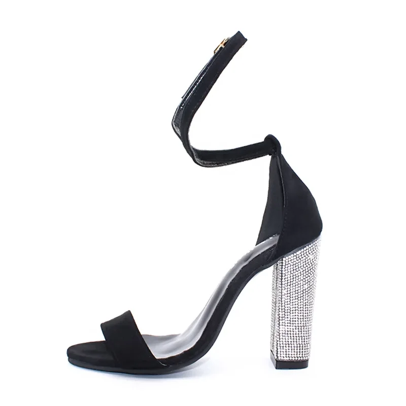 Title 7, Funkelnde Strass-High Heels für einen coolen Lo...