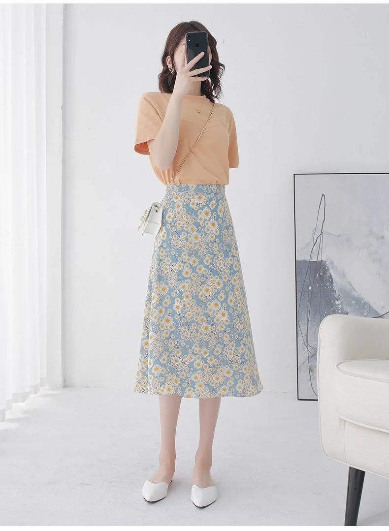 Title 4, Saia floral de chiffon estampada cintura alta c...