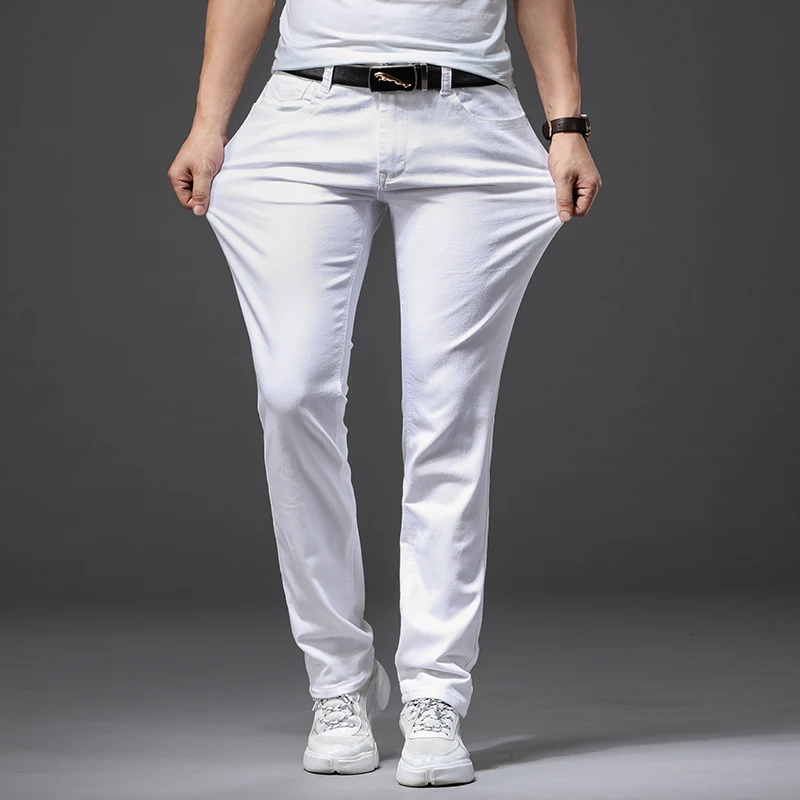 Jean homme clair, coupe droite ample, ultra-fin, élastique, pour l'été. Pantalon décontracté bleu et blanc, mi-âge. — photo 2