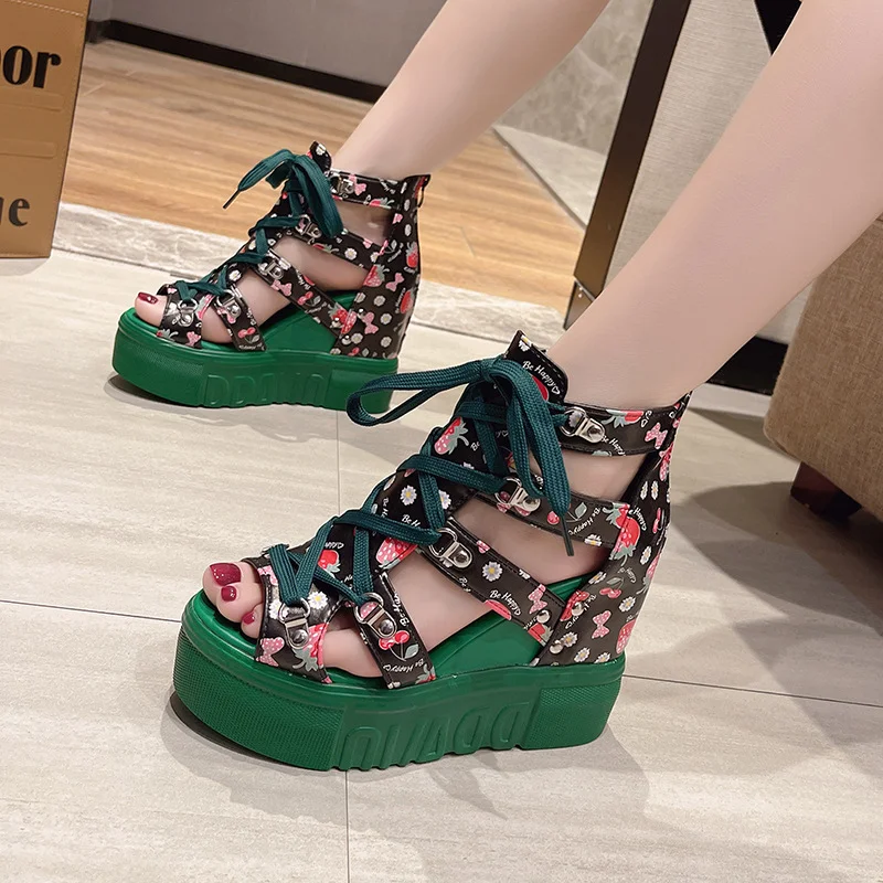 Sandalias plataforma cuña boca de pescado con estampado, cómodas y elegantes para un look moderno y sofisticado en verano. — foto 3