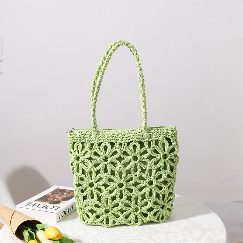 Bolsa de palha com flores vazadas para mulheres. Perfeita para o verão, praia, compras e muito mais. Um acessório fashion e charmoso para qualquer look. — foto 5