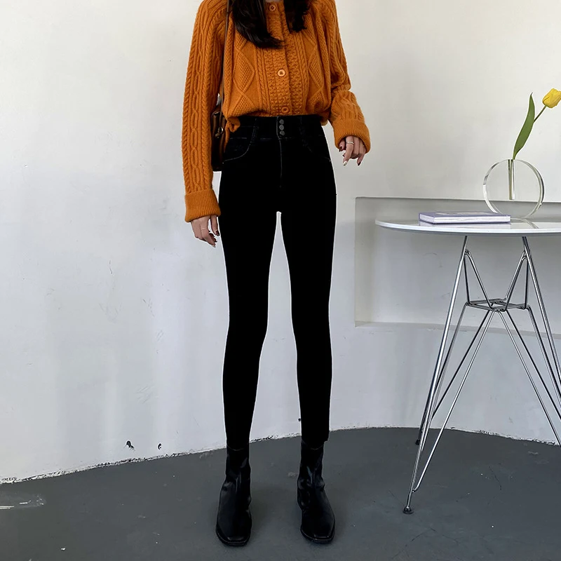 Calças jeans femininas de cintura alta com forro de fleece para outono e inverno, conforto e estilo para seus pés. — foto 1