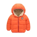 Jaqueta infantil com capuz e enchimento de plumas para aquecer no inverno. Conforto e proteção contra o frio, ideal para brincar ao ar livre. — foto 6