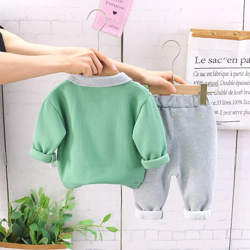 Title 6, Completo due pezzi per bambini, maglione a mani...