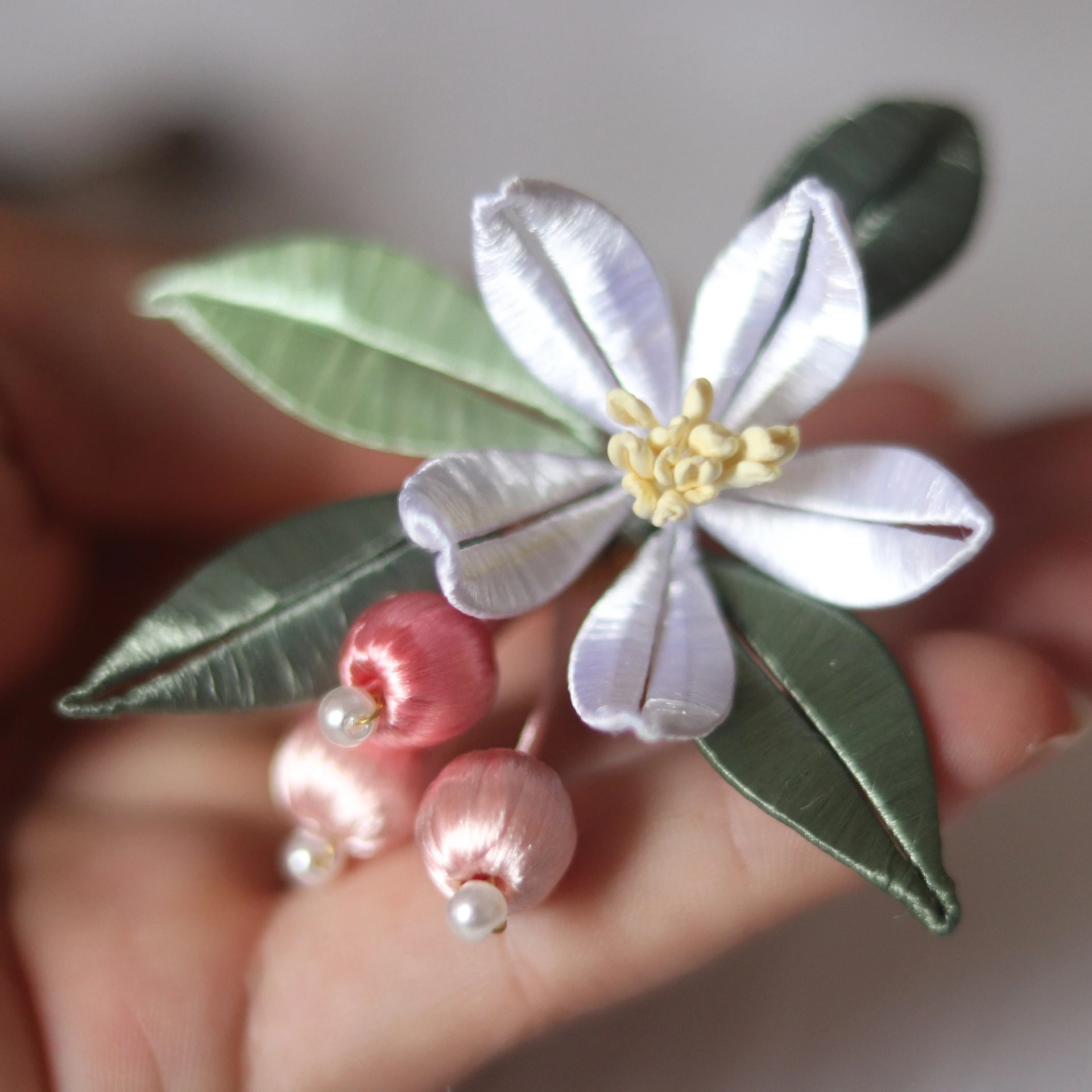 Title 2, Grampo de cabelo Aberdeen Spring Gardenia Small...