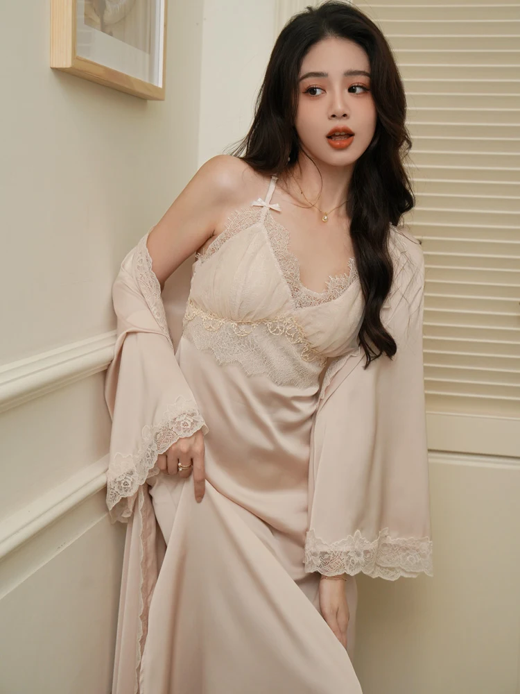 Camicia da notte donna stile francese, completo due pezzi con spalline in pizzo. Goditi notti eleganti e confortevoli, un tocco di lusso per il sonno. — foto 2