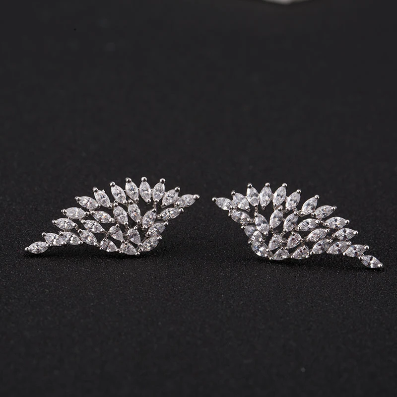 Brincos de pressão Asa de Anjo Olho de Cavalo, delicados e charmosos. Adicione um toque de misticismo e elegância ao seu visual com estes brincos. — foto 4