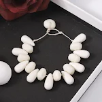 Corrente de clavícula geométrica irregular com design minimalista de gota d'água, um toque sutil e elegante para realçar seu visual. — foto 5