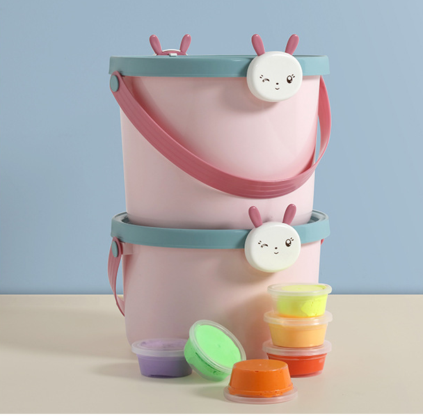 Balde de armazenamento portátil de plástico com desenhos animados para brinquedos infantis, fácil de limpar e transportar, ideal para organização. — foto 18