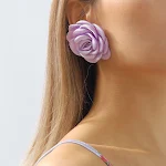 Conjunto de colar de pérolas Câmélia, brincos de rosa coloridos retrô e pulseira feminina, moda charmosa e elegante para mulheres — foto 3