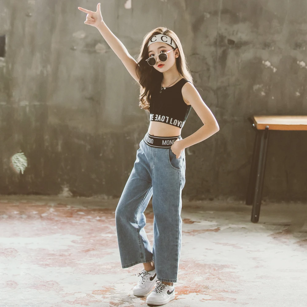 Zomer dunne jeans pakken voor oudere meisjes. Licht en comfortabel voor warme dagen. Stijlvol en perfect voor actieve kinderen in de zomer. — foto 6