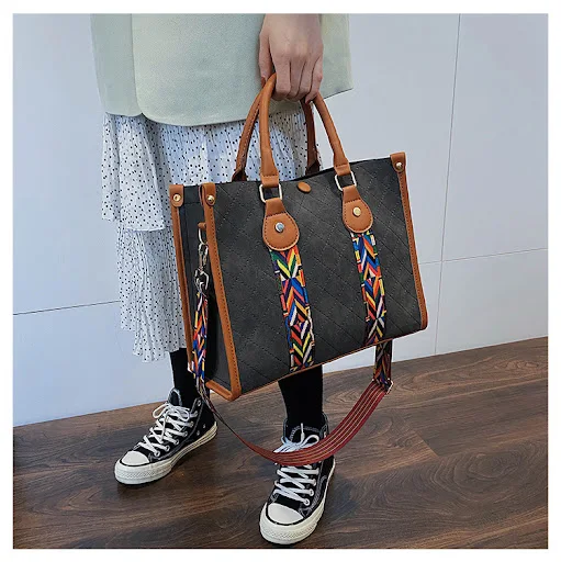 Title 2, Large-capacity womens one-shoulder messenger b...