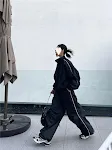 Completo 2 pezzi donna giacca sportiva, cardigan, cappotto, pantaloni a gamba larga. Comfort e stile per ogni occasione. — foto 22