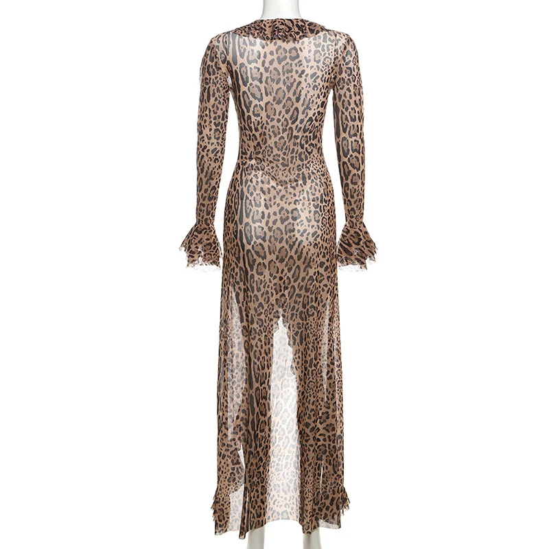Title 15, Slim-fit leopard-print dress for a bold and sty...