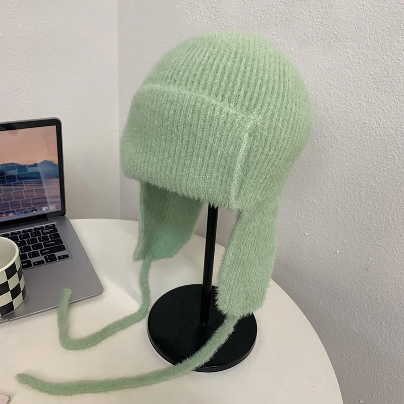 Gorro feminino de lã de fio versátil e elegante. Perfeito para looks casuais ou sofisticados, aquecendo com estilo durante o outono e inverno. — foto 6