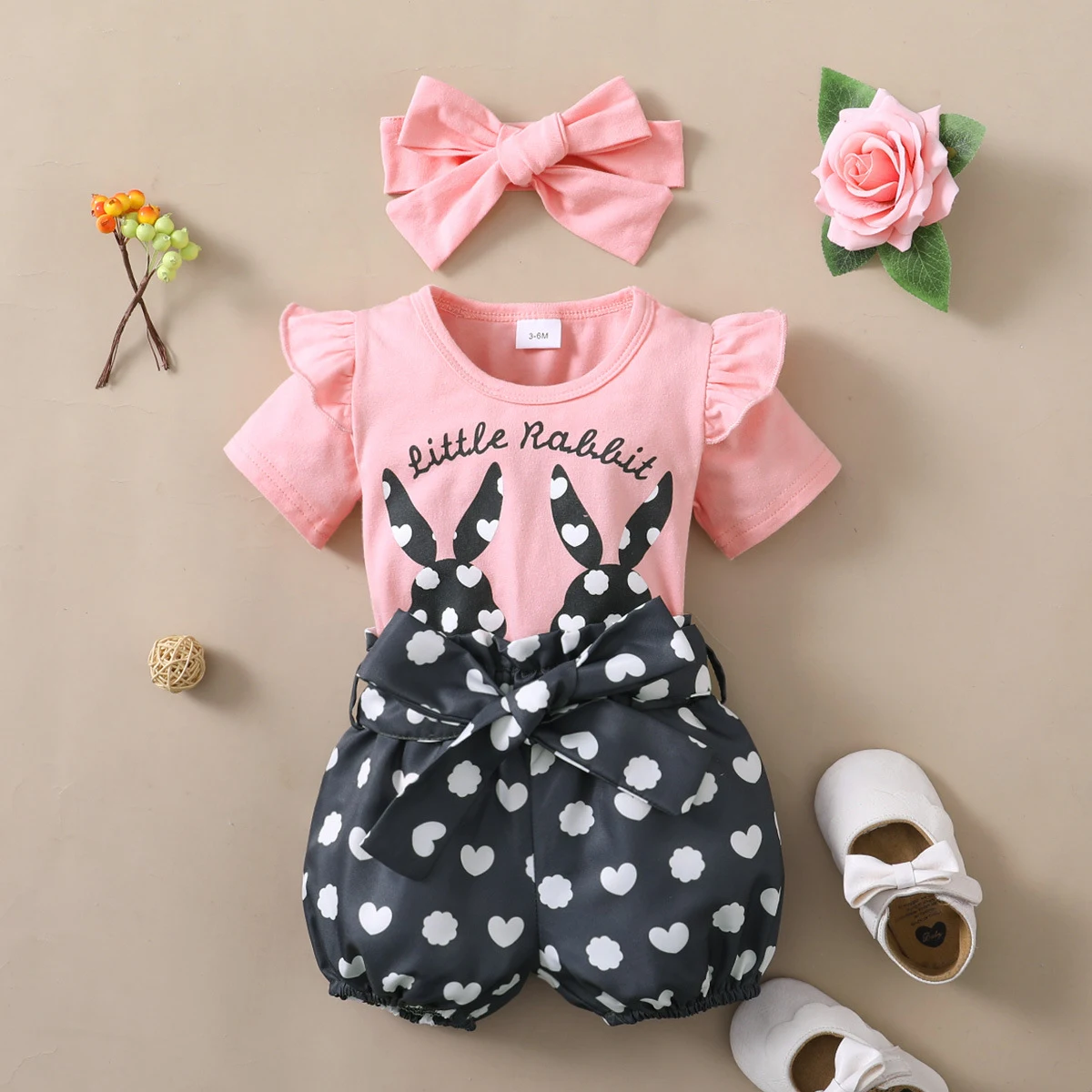 Mädchen Frühling und Herbst Set, Kaninchen-Print Kurzarm-Oberteil und Polka Dot Shorts, Dreiteiler für Komfort. — foto 9