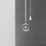 Colar com cruz de prata esterlina hip hop Ins, acessório estiloso e moderno para homens, ideal para um visual autêntico e cheio de atitude. — foto 1