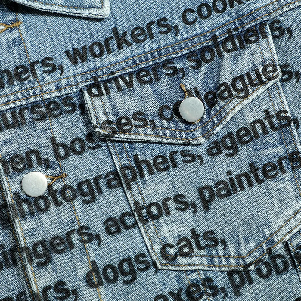 Jaqueta jeans com padrão de letras inglesas de hip hop, estilo High Street. Perfeita para um visual moderno e despojado, confortável e estilosa. — foto 6